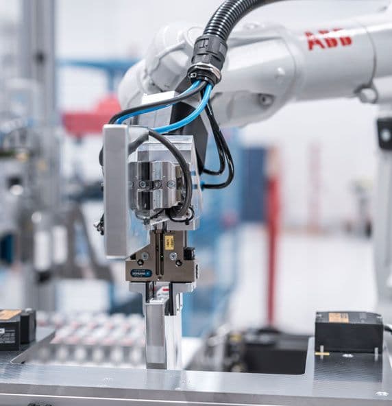 Die Zuführblister werden für die nachfolgenden Prozessschritte automatisch zentriert und ausgerichtet.
